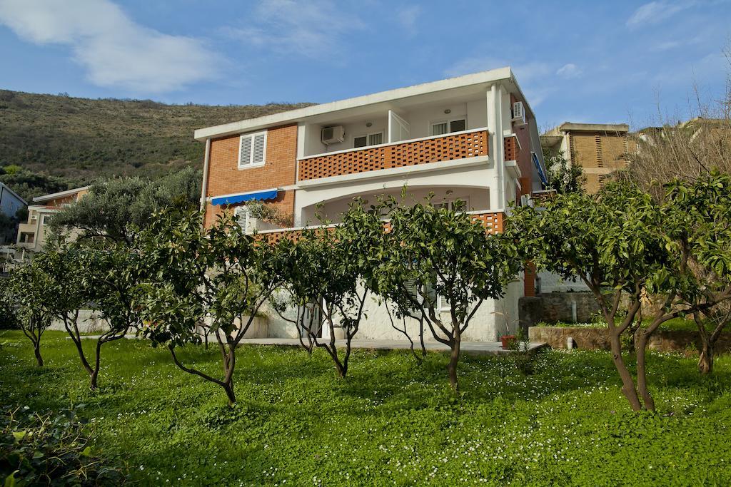 Apartments Mandarina Garden Petrovac Eksteriør bilde
