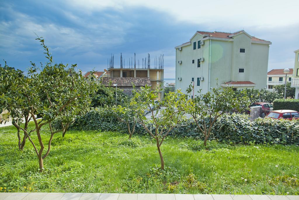 Apartments Mandarina Garden Petrovac Eksteriør bilde